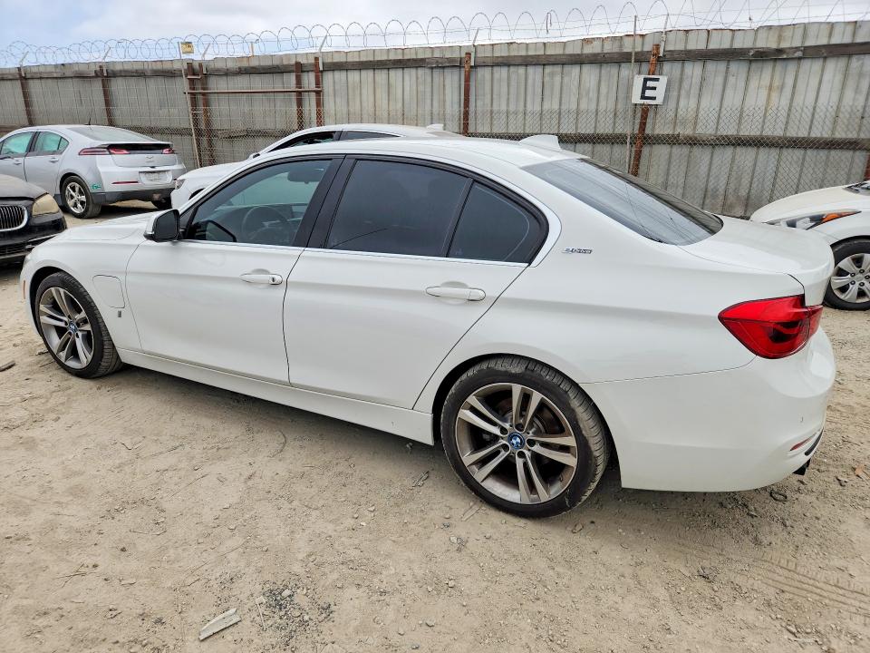 2017 BMW 3er VIN WBA8E1C53HK480002 COPART salvage auction — MINOR DENT/SCRATCHES, Ca - Dis/Dlr/Exp Only Clean Title, sold $5,700 on 2026-07-27 (photo 2)