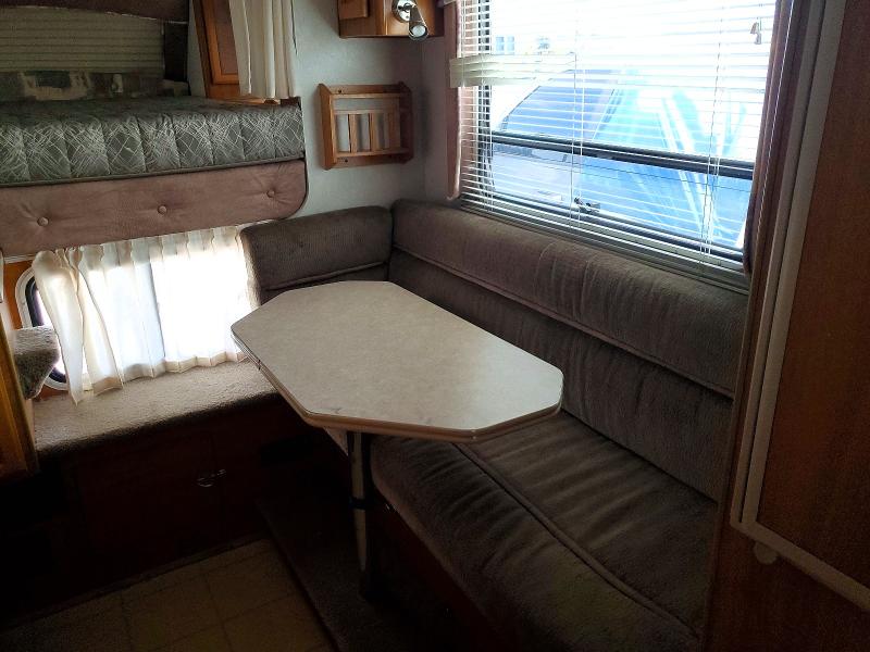2005 Lance Camper VIN 00000000000156179 COPART salvage auction — MINOR DENT/SCRATCHES, Wa - Vehicle Cert Of Ownership-Titl, sold $925 on 2026-07-28 (photo 9)
