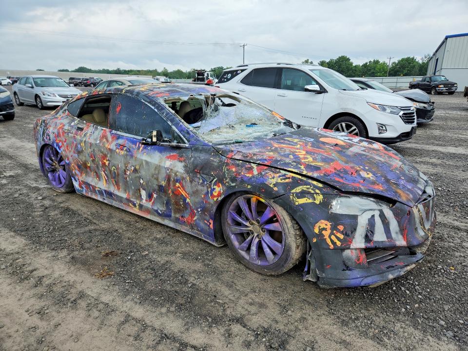 2012 Tesla Model s VIN 5YJSA1CP0CFP02233 COPART salvage auction — VANDALISM, Ny - Certificate Of Title, sold $225 on 2026-08-03 (photo 4)
