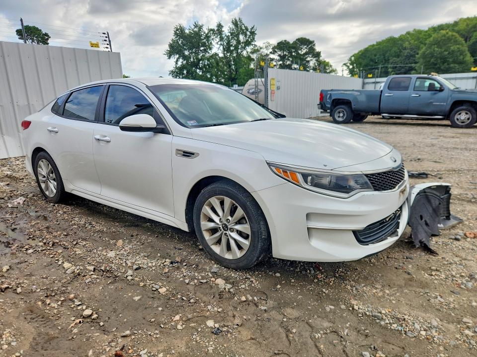 2017 Kia Optima VIN 5XXGT4L35HG155365 COPART salvage auction — FRONT END, Va - Certificate Of Title, sold $175 on 2026-07-21 (photo 4)