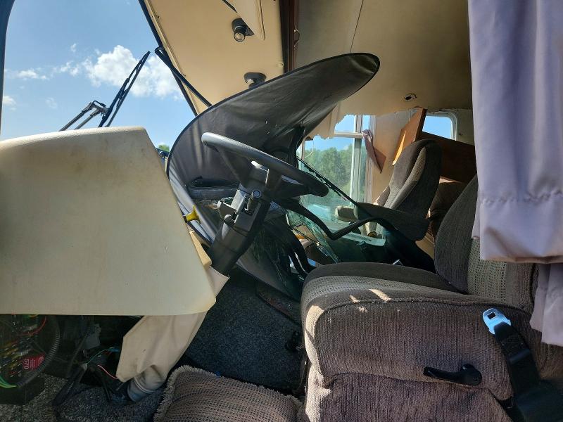 2000 Workhorse custom chassis VIN 5B4LP37J6Y3317032 COPART salvage auction — ALL OVER, AR - CERTIFICATE OF TITLE, sold $275 on 2026-09-15 (photo 5)