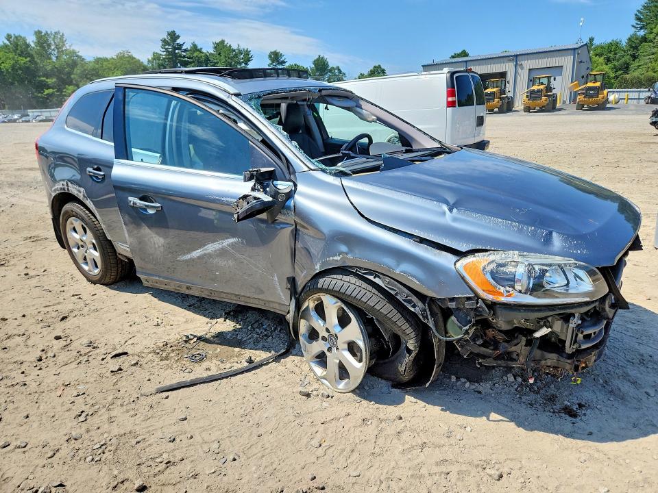 2016 Volvo VIN YV4612RKXG2848938 COPART salvage auction — ROLLOVER, Ma - Cert Of Title-Reconstrctd Coll, sold $450 on 2026-07-20 (photo 4)