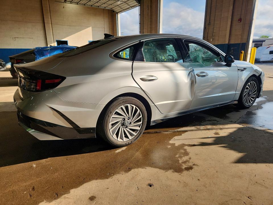 2025 Hyundai Sonata hybrid VIN KMHL34JJ5SA103748 COPART salvage auction — SIDE, FL - CERTIFICATE OF TITLE, sold $300 on 2026-08-03 (photo 3)