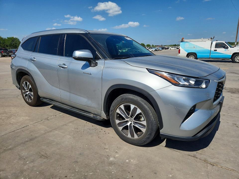 2020 Toyota Highlander VIN 5TDGARAH2LS500215 COPART salvage auction — SIDE, Salvage Title, sold $1,100 on 2026-07-30 (photo 4)
