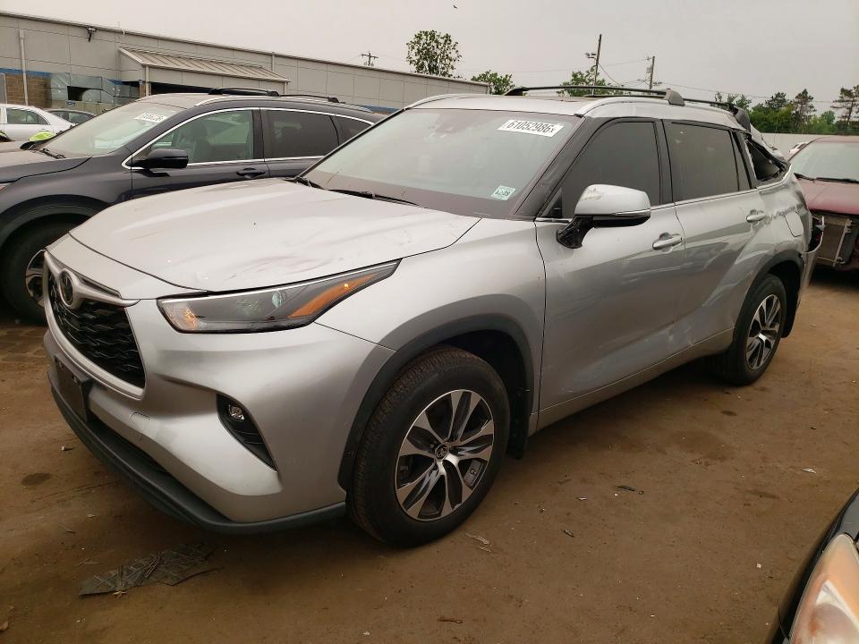 2023 Toyota Highlander VIN 5TDKDRBH6PS527617 COPART salvage auction — ROOF, Nj - Cert Of Title-Salvage, sold $12,100 on 2026-07-31 (photo 1)