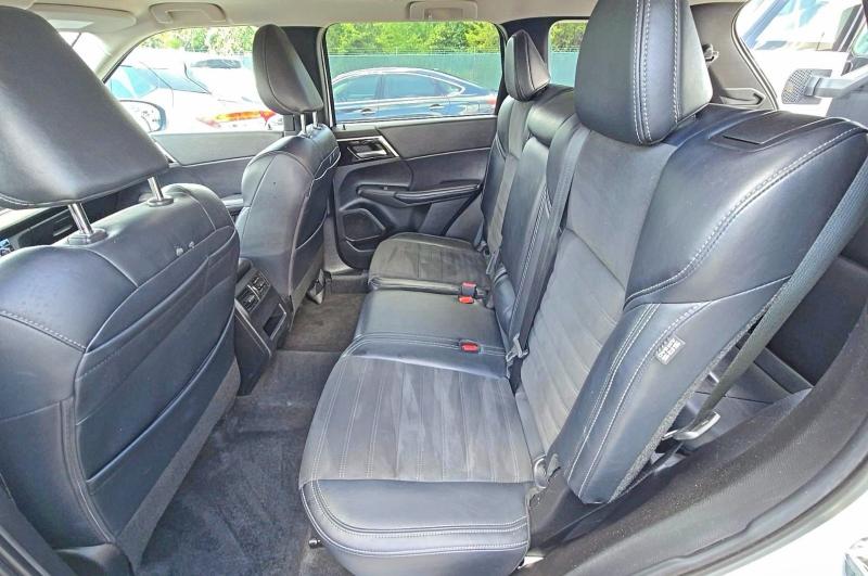 2024 Mitsubishi Outlander VIN JA4J3VA81RZ021066 COPART salvage auction — NORMAL WEAR, Tx - Certificate Of Title (P), sold $11,300 on 2026-07-29 (photo 6)