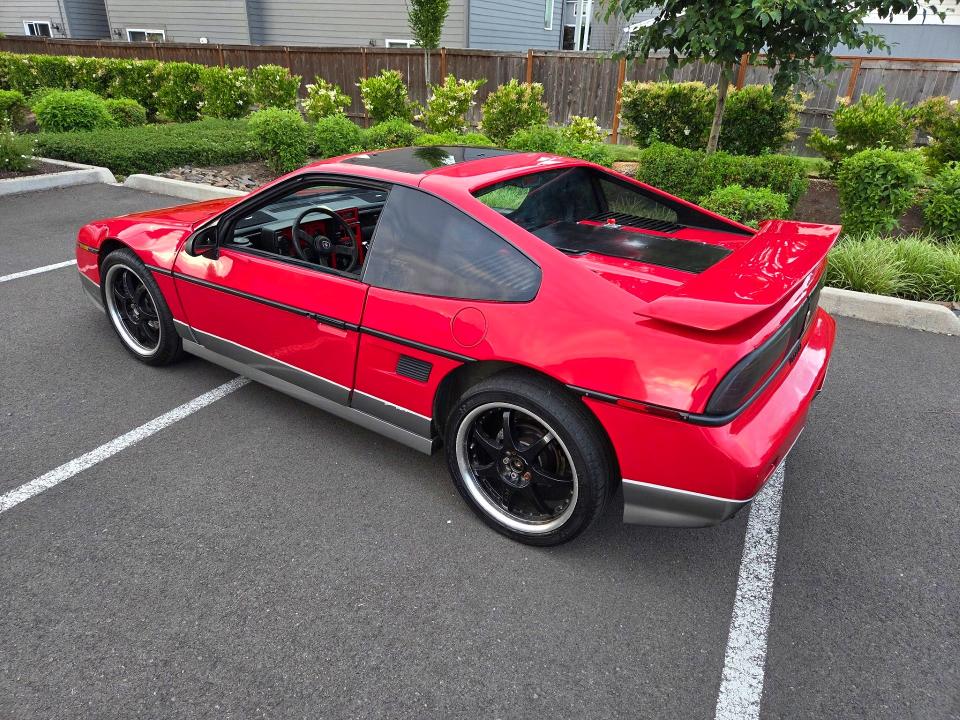 1986 Pont Fiero VIN 1G2PG9797GP281044 COPART salvage auction — NORMAL WEAR, Or - Certificate Of Title (P), sold $13,500 on 2026-07-27 (photo 3)