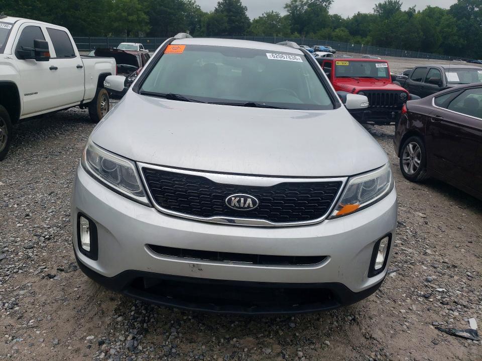 2015 Kia Sorento VIN 5XYKT4A63FG573763 COPART salvage auction — MINOR DENT/SCRATCHES, Tn - Certificate Of Title, sold $175 on 2026-07-28 (photo 5)