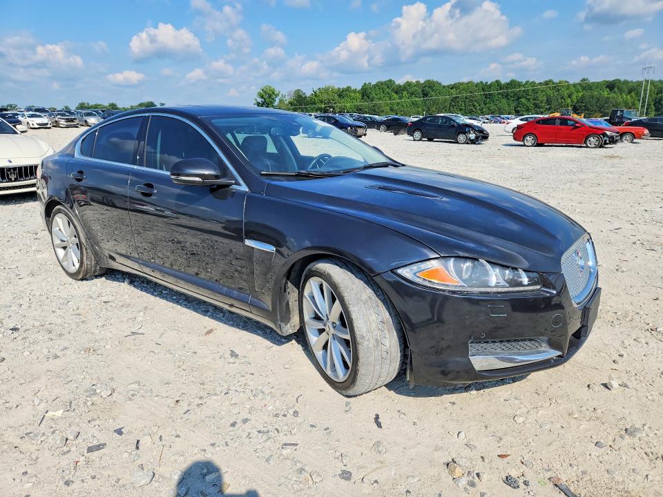2015 Jaguar Xf VIN SAJWA0HP7FMU48201 COPART salvage auction — MINOR DENT/SCRATCHES, Va - Cert Of Title - Salvage (P), sold $2,250 on 2026-07-29 (photo 4)