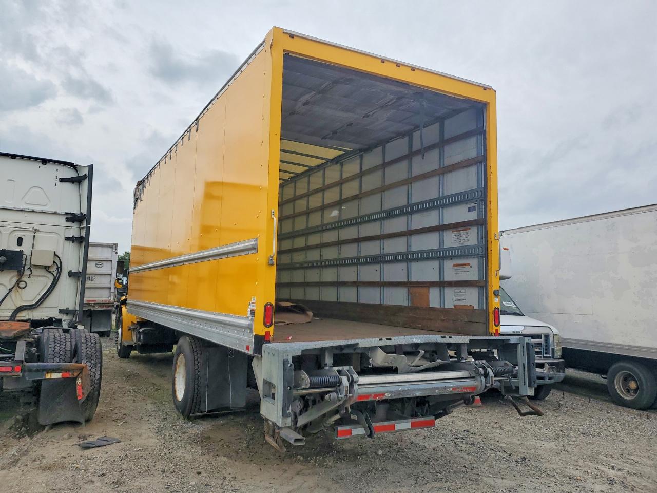 2019 Frht - freightliner VIN 3ALACWFC4KDKB9246 COPART salvage auction — Rear End, NJ - CERTIFICATE OF TITLE, sold $13,000 on 2026-09-18 (photo 2)