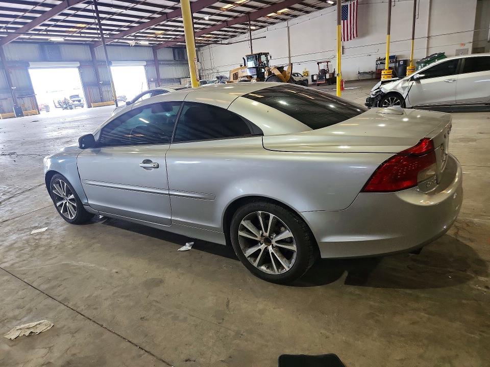 2012 Volvo C70 VIN YV1672MC1CJ131789 COPART salvage auction — MINOR DENT/SCRATCHES, Fl - Cert Of Title-Rebuilt, sold $625 on 2026-08-12 (photo 2)