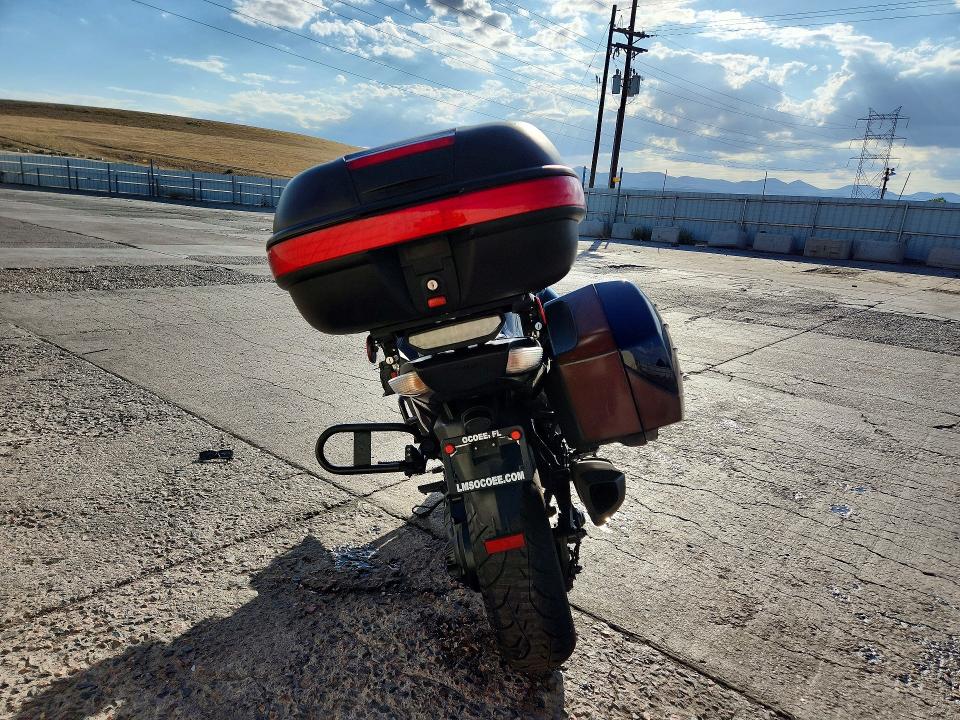 2015 Kawasaki Concours VIN JKBZGNE19FA001464 COPART salvage auction — ROLLOVER, Co - Public - Salvage Title, sold $1,250 on 2026-09-21 (photo 4)