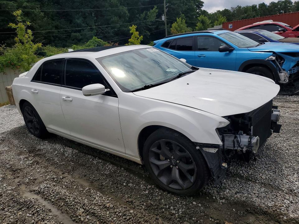 2022 Chrysler 300 VIN 2C3CCABG1NH190774 COPART salvage auction — FRONT END, Salvage Title, sold $7,900 on 2026-08-17 (photo 4)