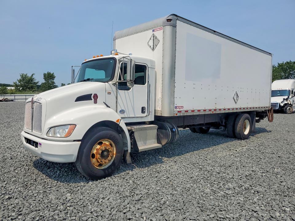 2018 Kenworth T300 VIN 2NKHHM6X8JM215460 — COPART salvage auction photo