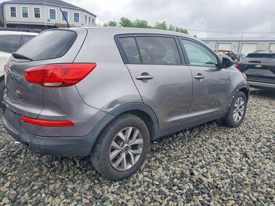 2016 Kia VIN KNDPBCAC8G7813302 COPART salvage auction — MINOR DENT/SCRATCHES, WV - CERTIFICATE OF TITLE, sold $2,150 on 2026-07-29 (photo 3)