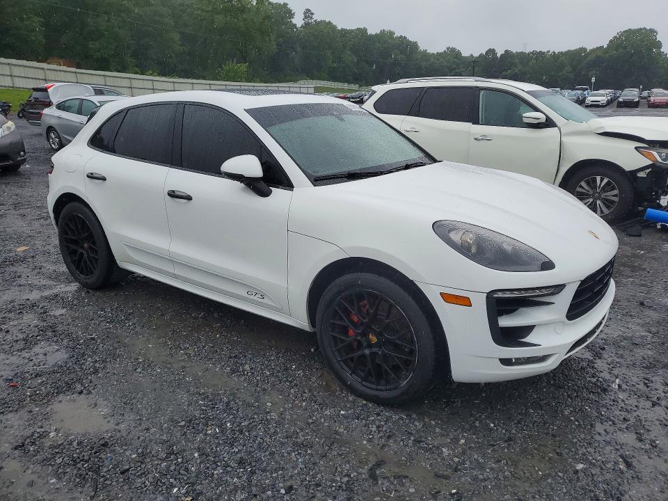 2018 Porsche Macan VIN WP1AG2A53JLB62001 COPART salvage auction — MINOR DENT/SCRATCHES, Nc - Dealer Only Clean Title (P), sold $19,500 on 2026-07-29 (photo 4)