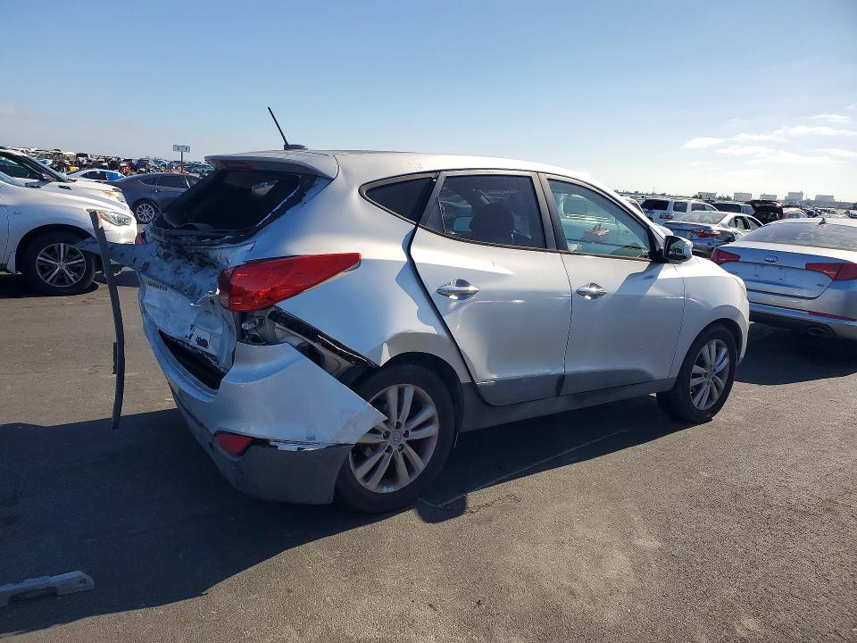 2011 Hyundai Tucson VIN KM8JU3AC4BU140255 COPART salvage auction — REAR END, CA - SALVAGE CERTIFICATE, sold $1,100 on 2026-07-15 (photo 3)