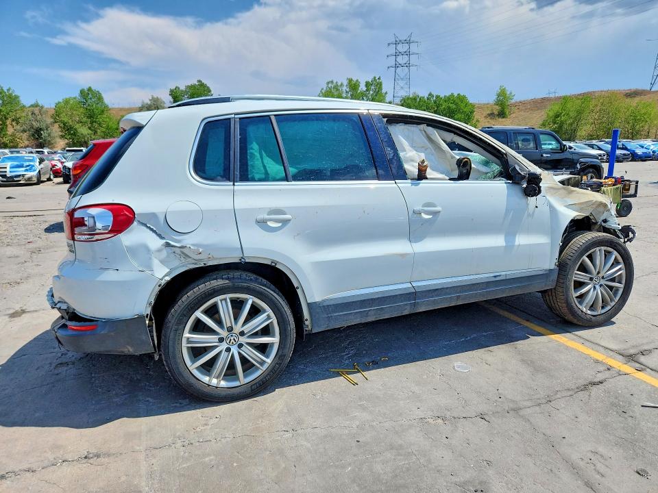 2015 Volkswagen Tiguan VIN WVGBV7AX2FW507773 COPART salvage auction — ROLLOVER, CO - PUBLIC - SALVAGE TITLE, sold $275 on 2026-08-24 (photo 3)