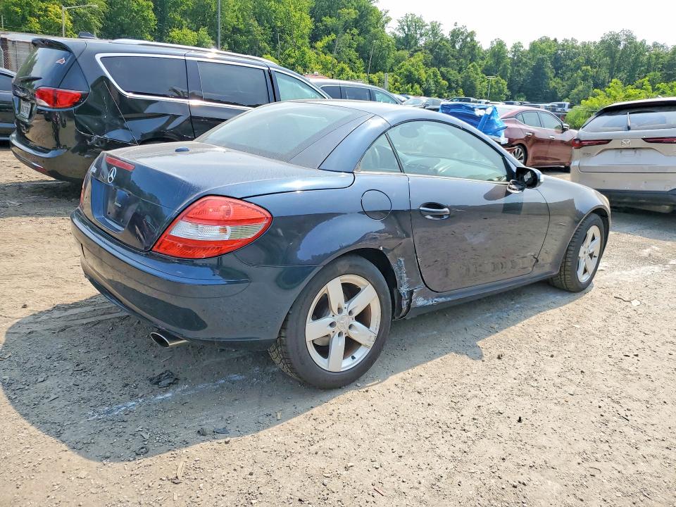 2007 Mercedes-benz Slk-klasse VIN WDBWK54F97F160299 COPART salvage auction — SIDE, Md - Cert Of Salvage > 75% Damage, sold $850 on 2026-08-20 (photo 3)