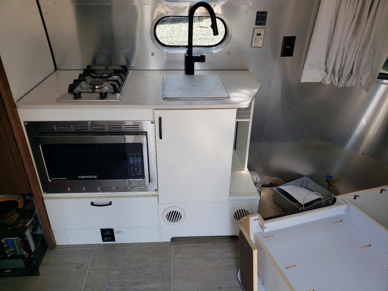 2020 Airstream Bambi VIN 1STCMAA13LJ550033 COPART salvage auction — WATER/FLOOD, WA - BILL OF SALE, sold $4,700 on 2026-07-30 (photo 9)