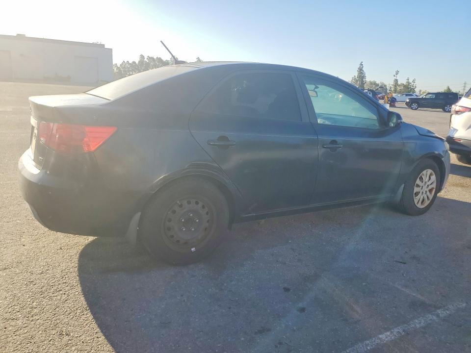 2012 Kia Forte VIN KNAFU4A23C5607083 COPART salvage auction — MINOR DENT/SCRATCHES, Ca - Cert Of Title-Salvaged, sold $325 on 2026-07-14 (photo 3)