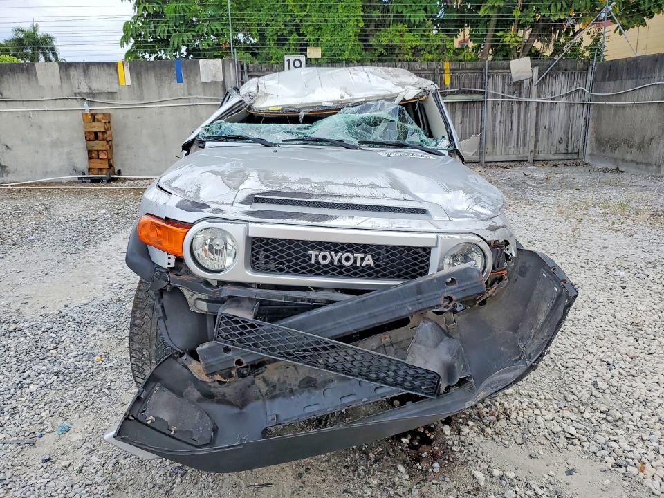 2007 Toyota Fj cruiser VIN JTEBU11F970008013 COPART salvage auction — ROLLOVER, FL - CERT OF TITLE SLVG REBUILDABLE, sold $1,150 on 2026-07-21 (photo 5)