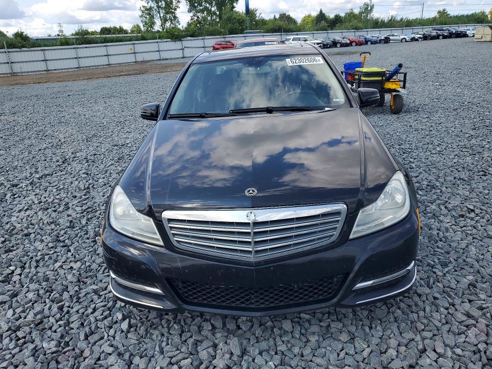 2012 Mercedes-benz C-klasse VIN WDDGF8BB2CA669871 COPART salvage auction — HAIL, Oh - Certificate Of Title, sold $500 on 2026-08-06 (photo 5)