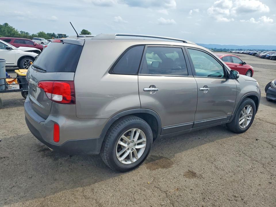 2015 Kia Sorento VIN 5XYKTDA75FG599080 COPART salvage auction — MINOR DENT/SCRATCHES, Pa - Cert Of Title, sold $2,100 on 2026-07-24 (photo 3)
