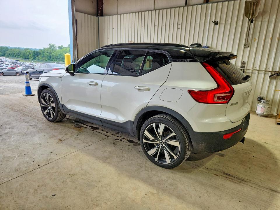 2021 Volvo Xc40 VIN YV4ED3UR1M2558905 COPART salvage auction — NORMAL WEAR, PA - CERT OF TITLE, sold $7,900 on 2026-07-31 (photo 2)