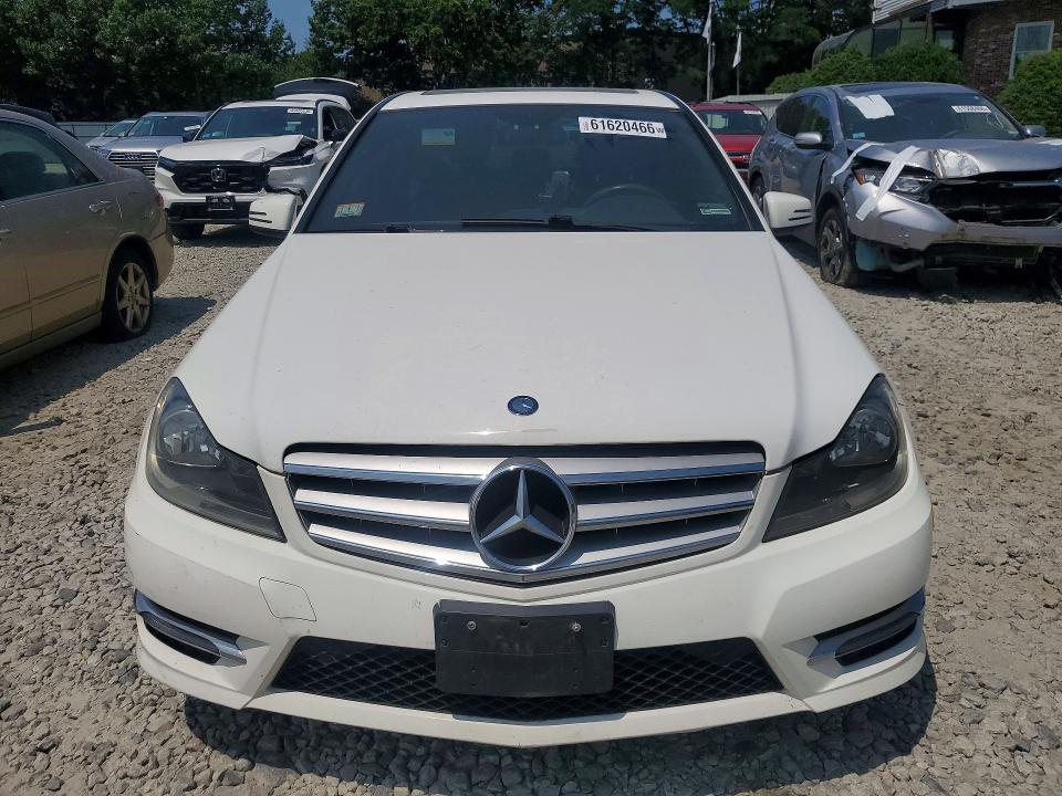 2013 Mercedes-benz C class VIN WDDGF8AB8DR296954 COPART salvage auction — MINOR DENT/SCRATCHES, MA - CERTIFICATE OF TITLE, sold $475 on 2026-07-23 (photo 5)