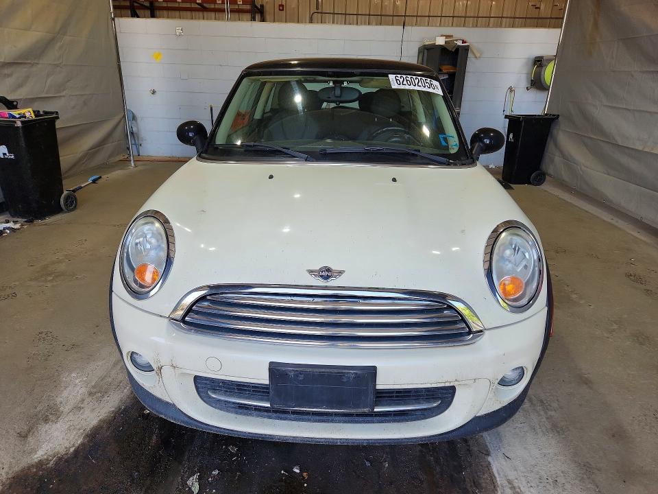 2013 Mini Cooper VIN WMWSU3C55DT680016 COPART salvage auction — NORMAL WEAR, Nh - Certificate Of Title, sold $225 on 2026-08-06 (photo 5)