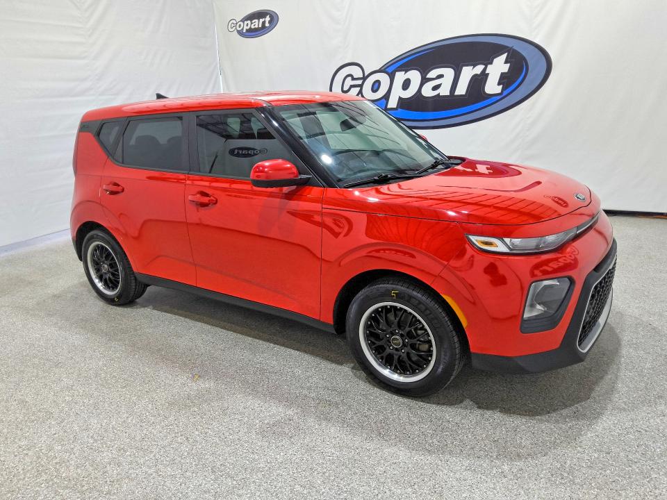 2020 Kia Soul VIN KNDJ23AU6L7069272 COPART salvage auction — MINOR DENT/SCRATCHES, CA - CERTIFICATE OF TITLE, sold $100 on 2026-07-28 (photo 4)
