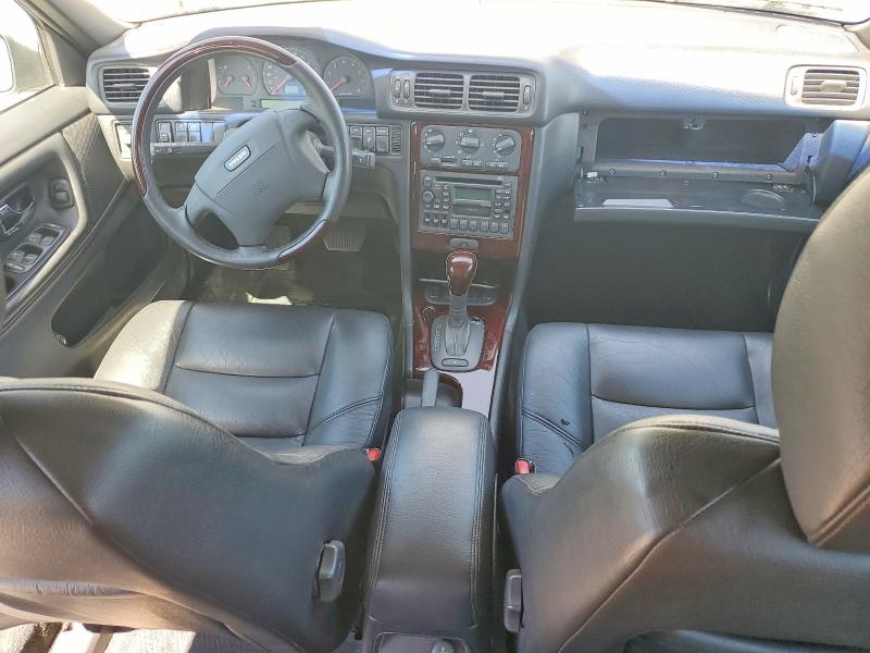 2000 Volvo V70 VIN YV1LZ56D0Y2729037 COPART salvage auction — MINOR DENT/SCRATCHES, WA - BILL OF SALE, sold $275 on 2026-08-10 (photo 8)