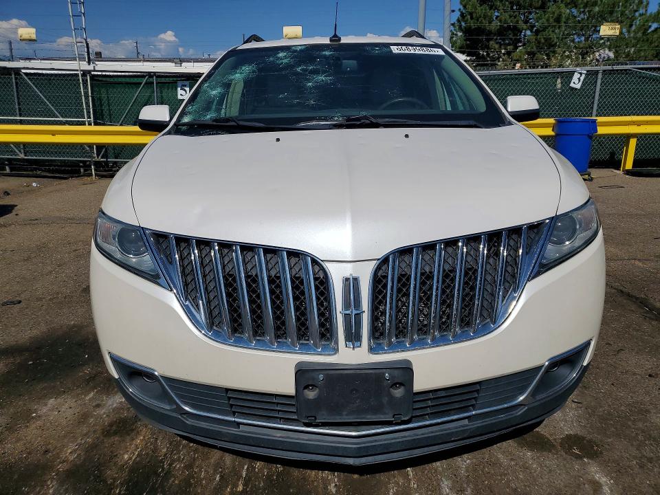 2011 Lincoln Mkx VIN 2LMDJ6JK7BBJ23409 COPART salvage auction — HAIL, Co - Certificate Of Title, sold $1,850 on 2026-08-01 (photo 5)