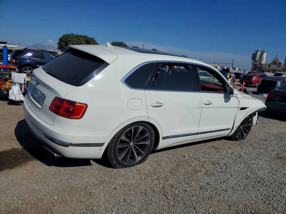 2018 Bentley Bentayga VIN SJAAC2ZV8JC019077 COPART salvage auction — FRONT END, CA - SALVAGE CERTIFICATE, sold $20,500 on 2026-09-18 (photo 3)