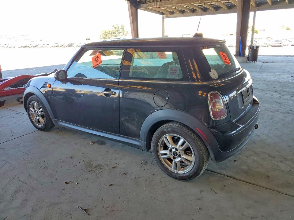 2011 Mini Cooper VIN WMWSU3C5XBT092979 COPART salvage auction — MINOR DENT/SCRATCHES, CA - DIS/DLR/EXP ONLY CLEAN TITLE, sold $375 on 2026-07-27 (photo 2)