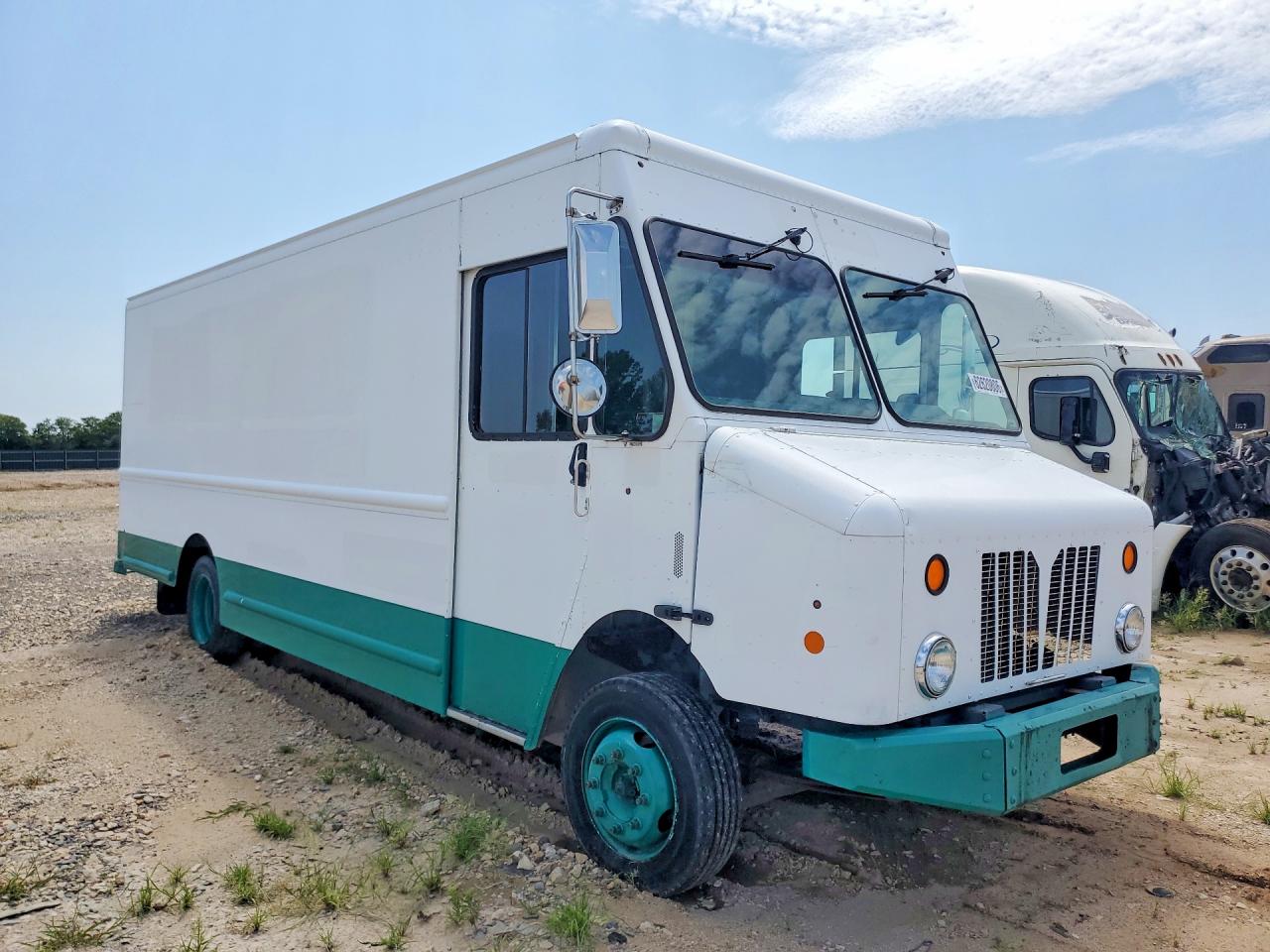 2012 Workhorse custom chassis Commercial chassis VIN 5B4LFG2E1C3448723 COPART salvage auction — Normal Wear, MO - CERTIFICATE OF TITLE, sold $5,900 on 2026-09-09 (photo 4)