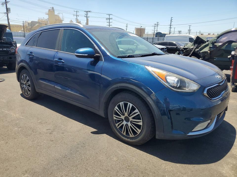 2017 Kia Niro VIN KNDCE3LC1H5072779 COPART salvage auction — SIDE, Salvage Title, sold $1,350 on 2026-07-29 (photo 4)