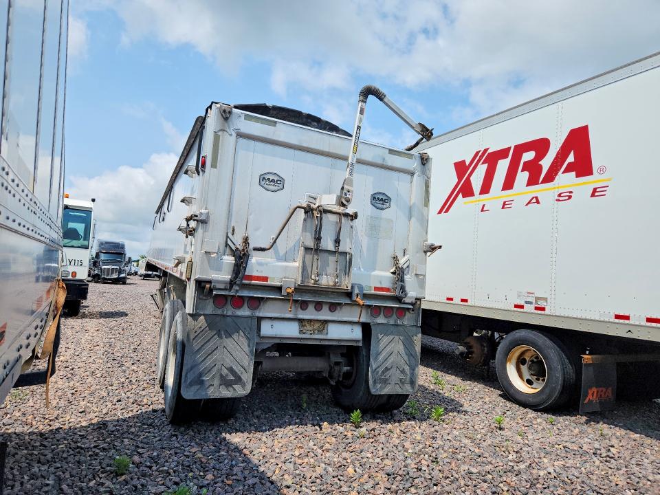 2016 Mac Unknown VIN 5MADN3920GC035826 COPART salvage auction — ROLLOVER, NE - CERT OF TITLE-SALVAGE, sold $2,800 on 2026-08-27 (photo 2)