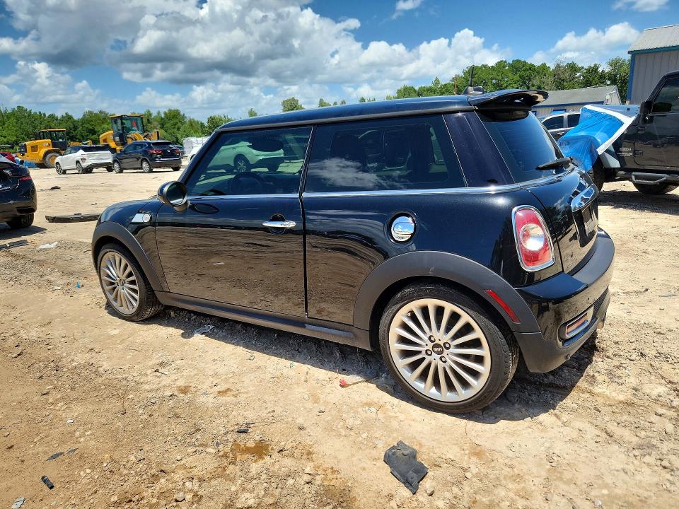 2012 Mini Cooper VIN WMWSV3C59CT386632 COPART salvage auction — MINOR DENT/SCRATCHES, FL - CERTIFICATE OF TITLE, sold $1,300 on 2026-07-24 (photo 2)