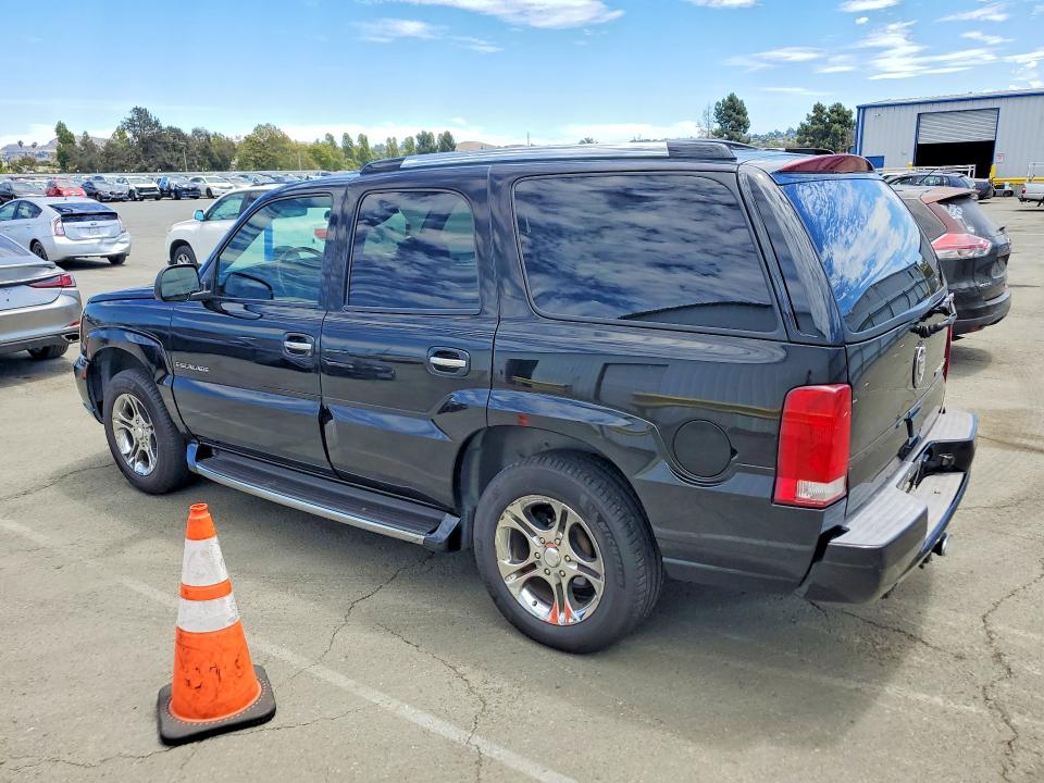 2002 Cadillac Escalade VIN 1GYEK63N42R221989 COPART salvage auction — MINOR DENT/SCRATCHES, CA - DIS/DLR/EXP APP FOR DUP CLEAN, sold $100 on 2026-07-24 (photo 2)