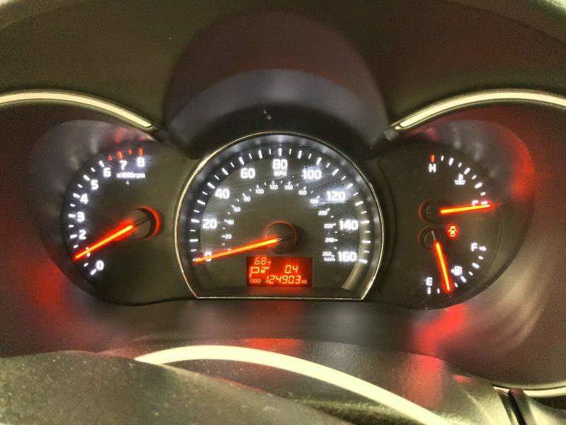2015 Kia Sorento VIN 5XYKT4A62FG570577 COPART salvage auction — MINOR DENT/SCRATCHES, AZ - CERTIFICATE OF TITLE, sold $1,000 on 2026-07-28 (photo 9)
