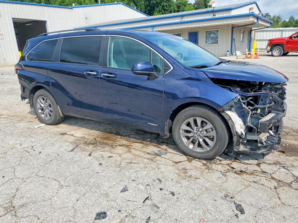 2021 Toyota Sienna VIN 5TDYRKEC7MS036973 COPART salvage auction — FRONT END, WV - SALVAGE CERTIFICATE, sold $1,000 on 2026-07-30 (photo 4)