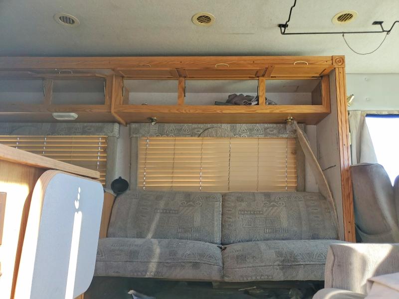 2002 Winnibago VIN 1FCMF53S520A05952 COPART salvage auction — MINOR DENT/SCRATCHES, Nv - Salvage Title, sold $1,800 on 2026-10-07 (photo 6)