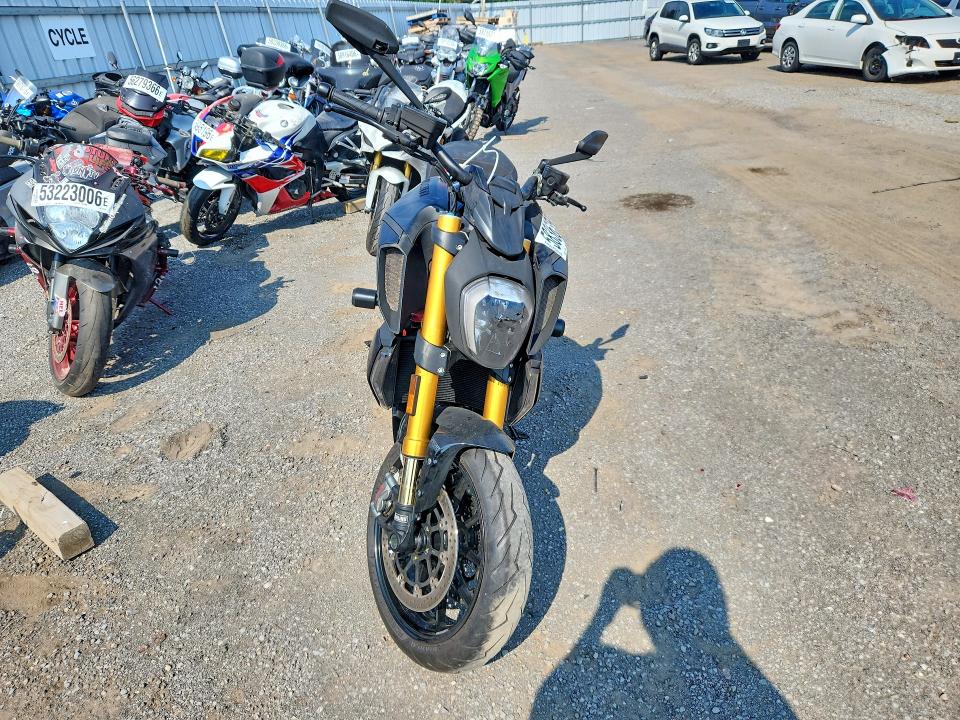 2020 Ducati Diavel VIN ZDMGAHRW3LB003232 COPART salvage auction — BURN, ON - PERMIT IRREPAIRABLE, sold $11,400 on 2026-08-25 (photo 2)