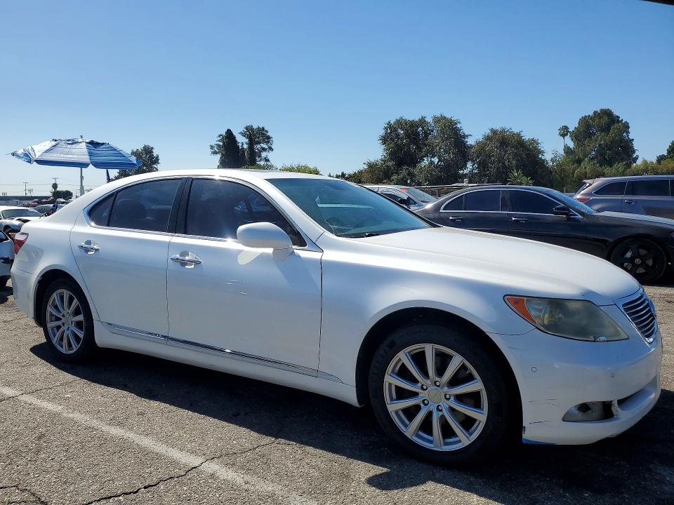 2007 Lexus Ls VIN JTHBL46FX75040410 COPART salvage auction — MINOR DENT/SCRATCHES, CA - DIS/DLR/EXP ONLY CLEAN TITLE, sold $90 on 2026-07-21 (photo 4)