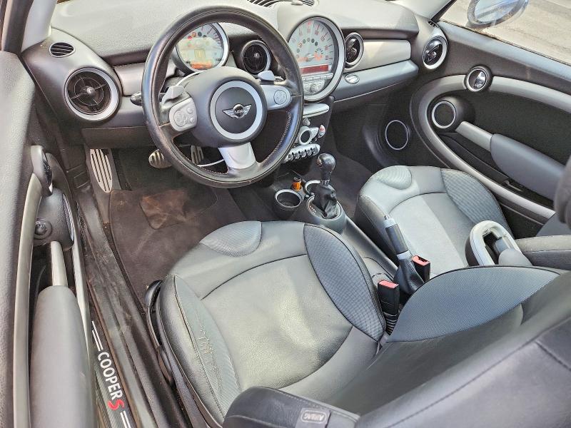 2009 Mini Cooper VIN WMWMM33559TP91813 COPART salvage auction — MINOR DENT/SCRATCHES, OR - CERTIFICATE OF TITLE, sold $275 on 2026-07-27 (photo 8)