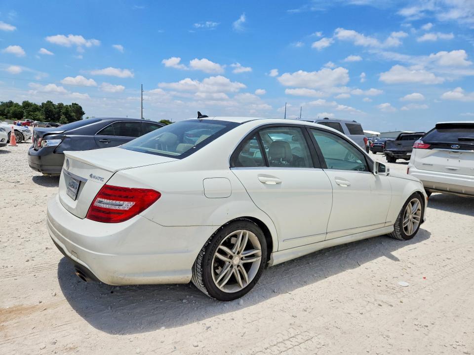 2012 Mercedes-benz C-klasse VIN WDDGF8BB0CR192004 COPART salvage auction — WATER/FLOOD, Salvage Title, sold $1,650 on 2026-08-13 (photo 3)