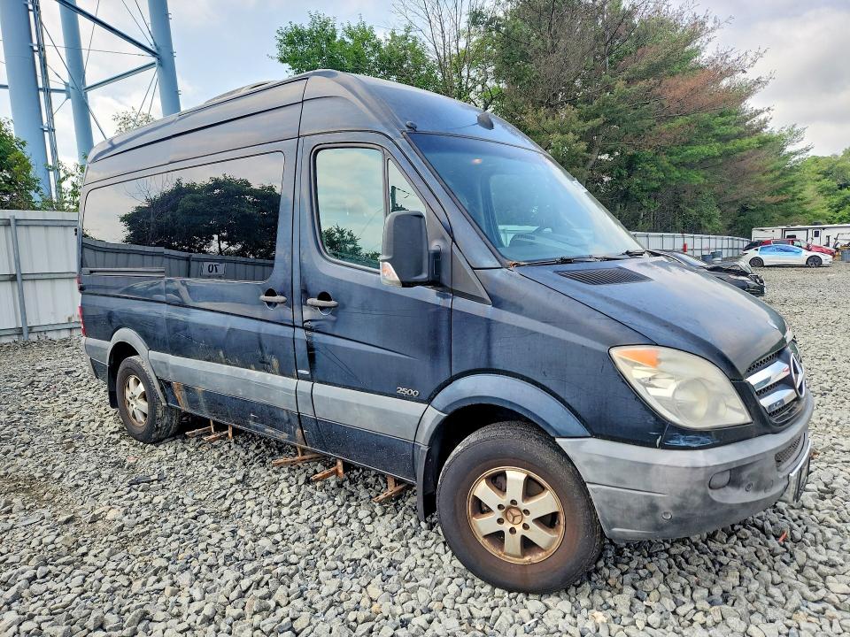 2010 Mercedes-benz Sprinter VIN WDZPE7CCXA5478817 COPART salvage auction — MINOR DENT/SCRATCHES, NJ - CERTIFICATE OF TITLE, sold $3,100 on 2026-07-27 (photo 4)