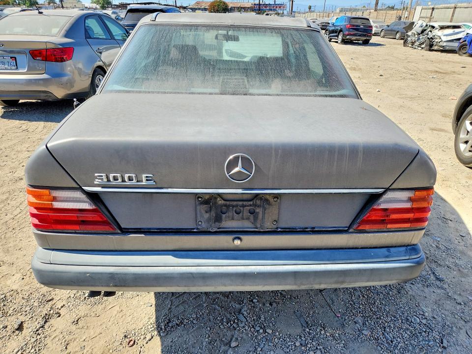 1989 Mercedes-benz VIN WDBEA30D6KA878020 COPART salvage auction — MINOR DENT/SCRATCHES, Ca - Dis/Dlr/Exp Clean W/Salv Hist, sold $350 on 2026-07-27 (photo 6)